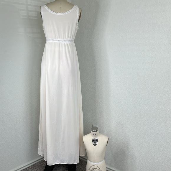 VTG Miss Elaine V Neck Chest Tie Sheer Lace Maxi Night Gown - Picture 4 of 6